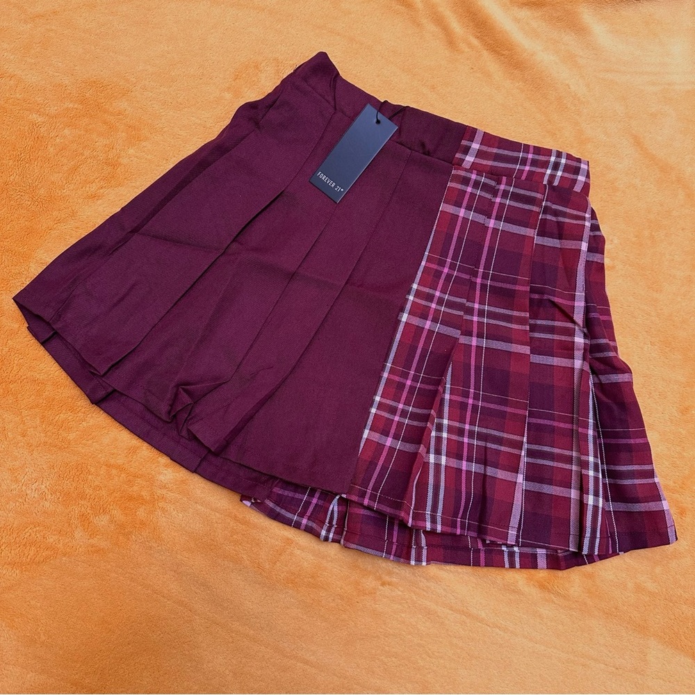 FOREVER 21 Burgundy pleated skirt NWT